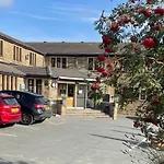 Western Guide Post 3* Bradford (West Yorkshire)