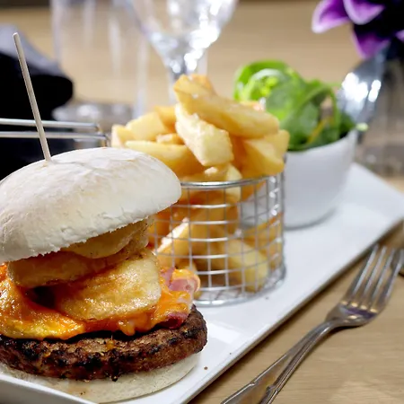 Western Guide Post Szálloda 3*