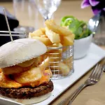 Western Guide Post Hotel 3*