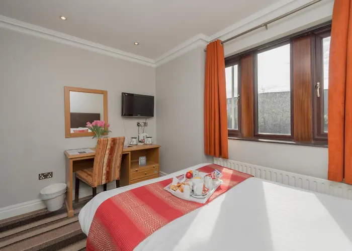 Western Guide Post 3* Bradford (West Yorkshire)